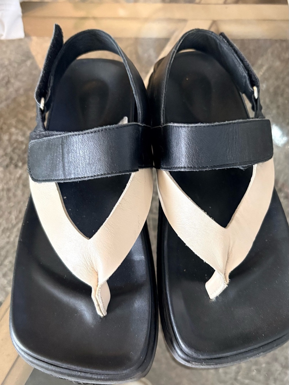 ALOHAS Black & Cream Women's Thong Sandals SZ 36 square foot